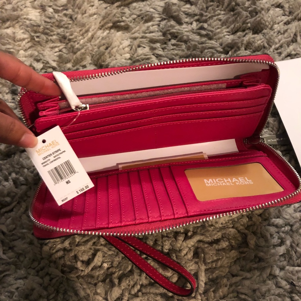 Michael Kors wallet - Picture 4 of 4